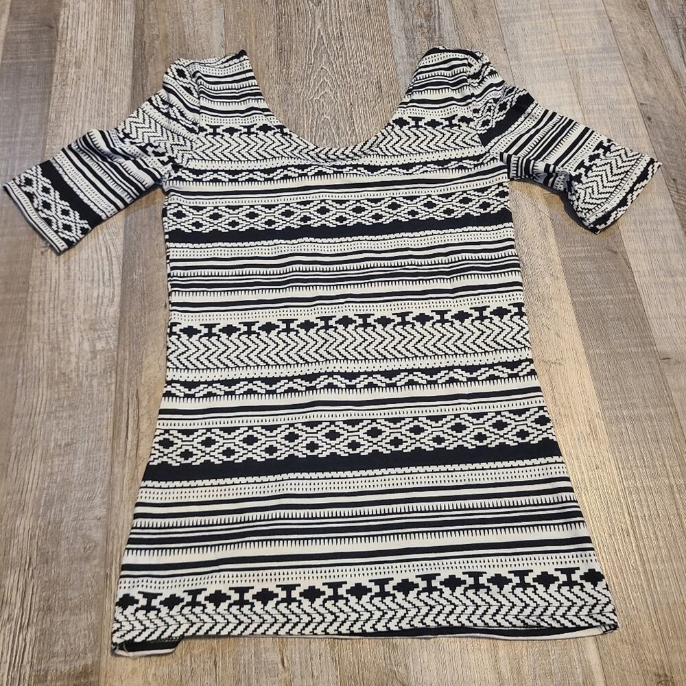 Capella medium women's black and white top